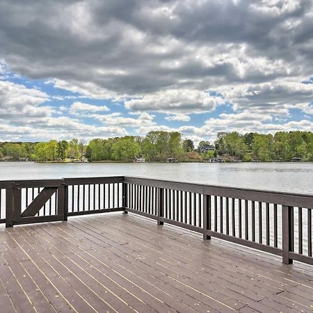 Waterfront Cottage With Boat Dock And 3 Decks! Bracey Bagian luar foto