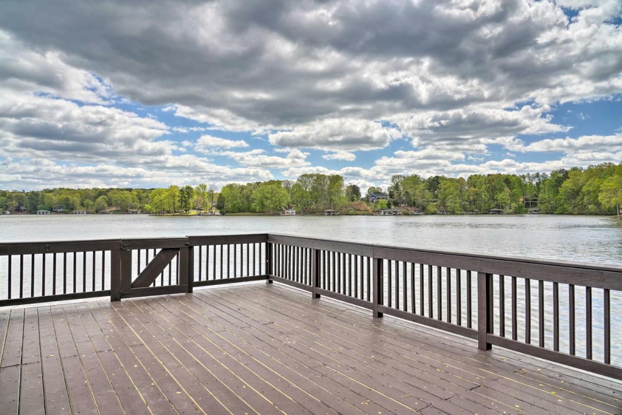 Waterfront Cottage With Boat Dock And 3 Decks! Bracey Bagian luar foto