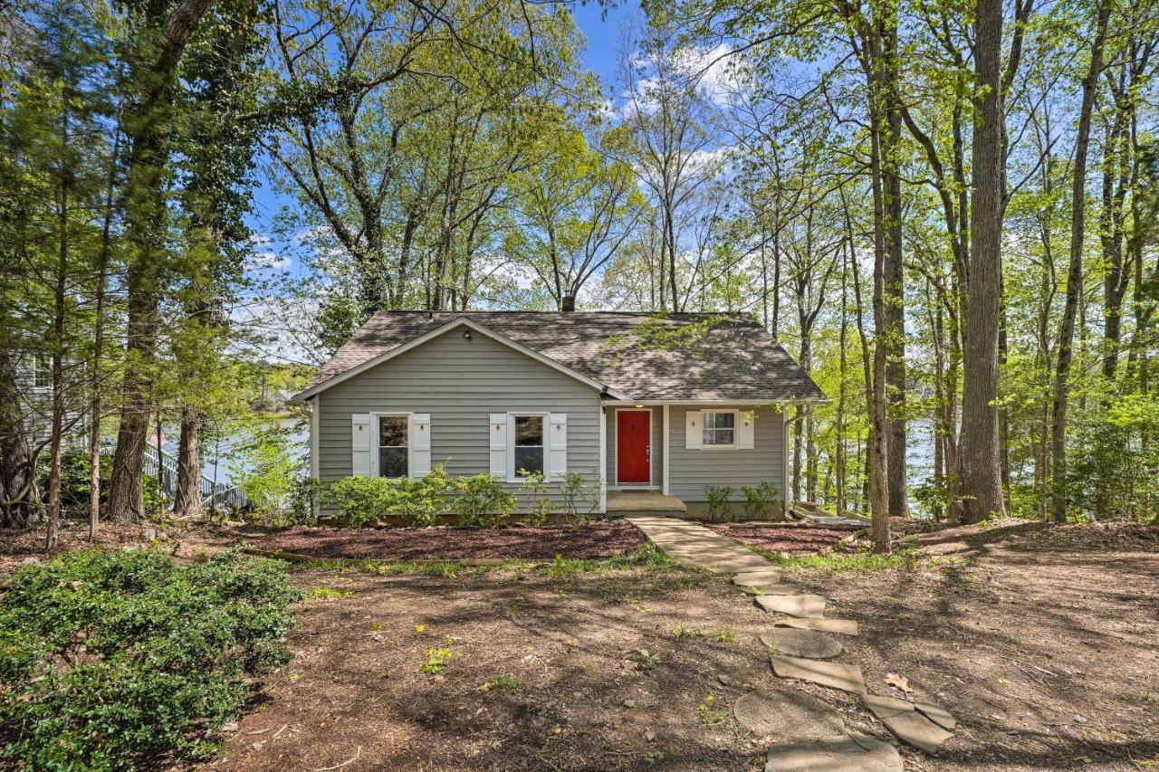 Waterfront Cottage With Boat Dock And 3 Decks! Bracey Bagian luar foto